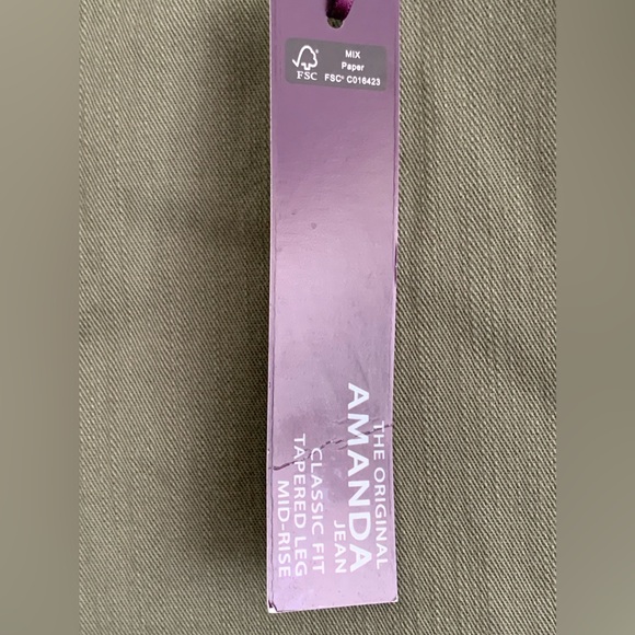 GLORIA VANDERBILT Women’s Sage Green Capri Pants - Picture 3 of 13